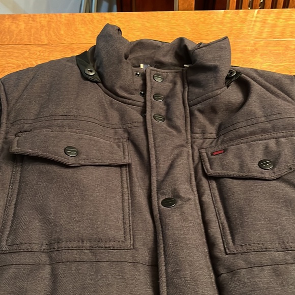 Levi’s Puffer Vest (Size M) - Picture 5 of 12